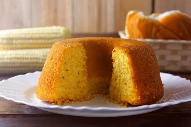 Bolo de Flocão de Milho com Cenoura