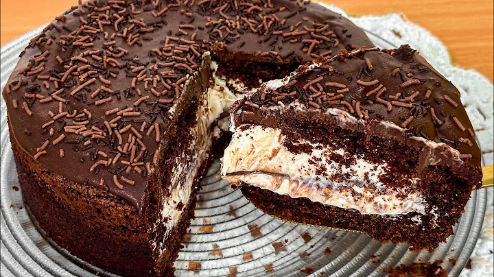 Bolo de Chocolate Recheado Simples e Delicioso