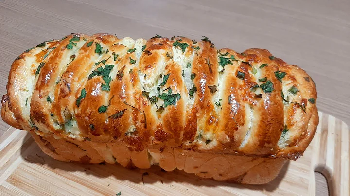 Pão de Alho Caseiro em Camadas Fofinho e Recheado com Queijo