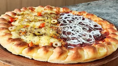 Pizza Caseira com Borda Recheada Calabresa e Frango com Requeijão Fácil