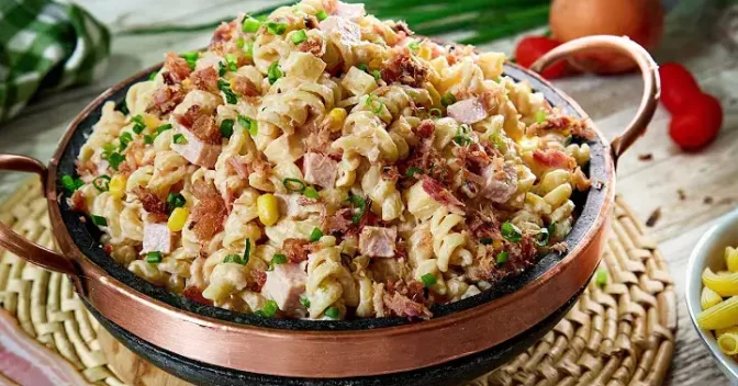 Receitas Fáceis: Macarronese Mineira ao Molho de Bacon Fica uma Delícia