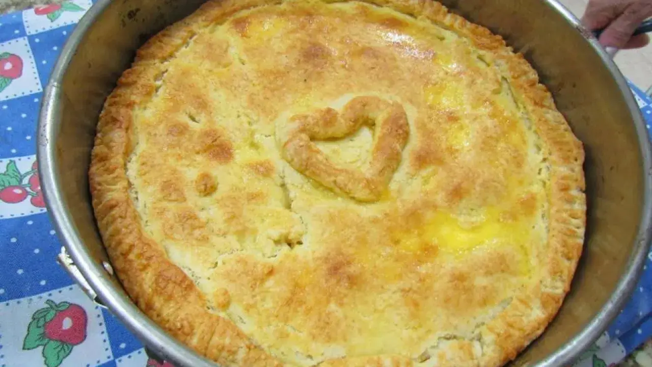 O empadão com massa salgada é uma receita clássica da culinária brasileira, muito versátil e...