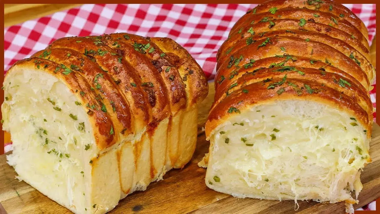 Se você gosta de pão caseiro com muito sabor, precisa aprender essa receita de pão...