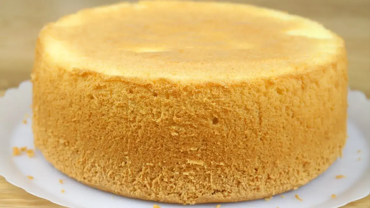 O pão de ló de 3 ingredientes é uma receita clássica e prática, perfeita para...