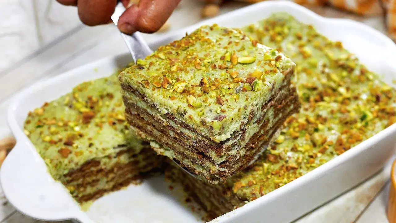 O pavê de pistache é uma sobremesa deliciosa, com textura cremosa e cor verde vibrante,...